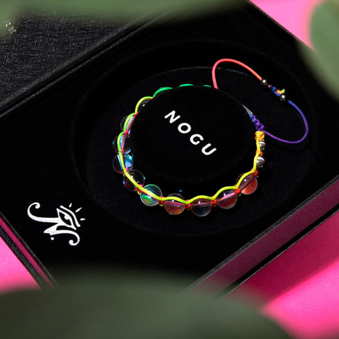 Neonspektrum | Regenbogen-Supernova | Silber | Charmballa-Armband aus Galaxieglas